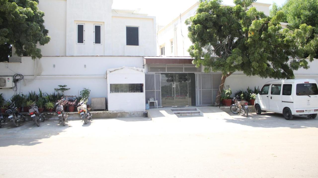 Hotel Comfort Inn Karachi Exterior photo
