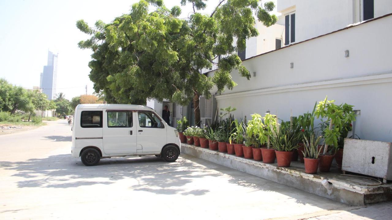 Hotel Comfort Inn Karachi Exterior photo